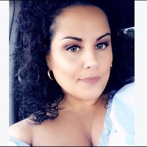 Meet your Posher, Yvette